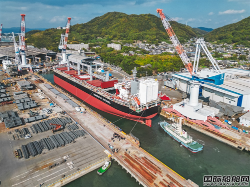 常石造船建造全球首艘甲醇双燃料散货船下水