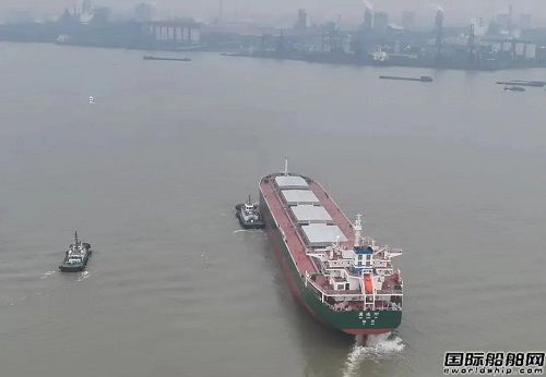 海通海洋一艘73800吨散货船试航归来