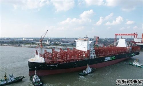 新扬子造船交付SEASPAN双燃料7000TEU集装箱船