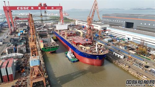 黄埔文冲建造深远海大型智能养殖工船出坞