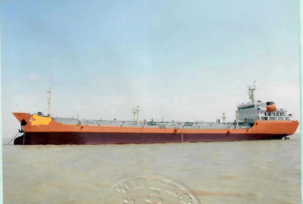 出售3823T油船