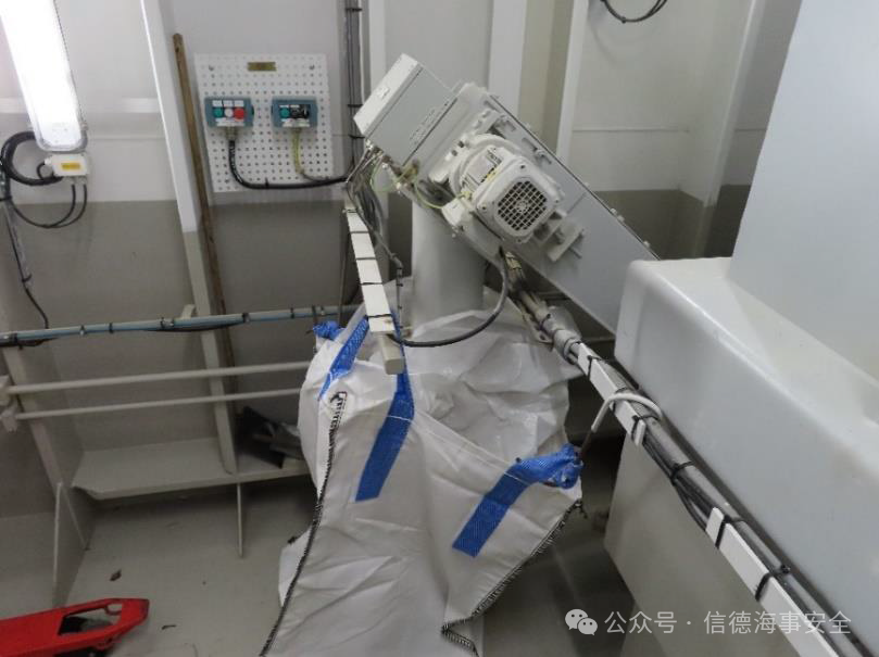  电梯“咬”人——“Silver Nova”客船事故报告,