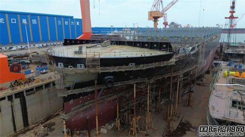 招商工业青岛船厂5900TEU-08船主船体合拢