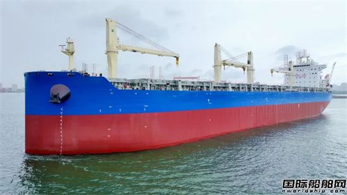 大连中远海运重工85000吨多用途纸浆船试航凯旋