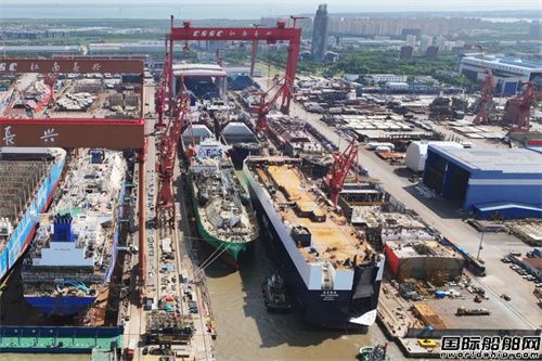 江南造船4号船坞年度第四批次出坞按期完成