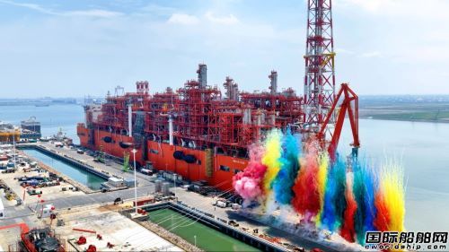 中国船厂新突破!我国自主建造最大新型FLNG启航,