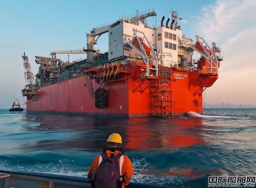 中国船厂新突破!我国自主建造最大新型FLNG启航,