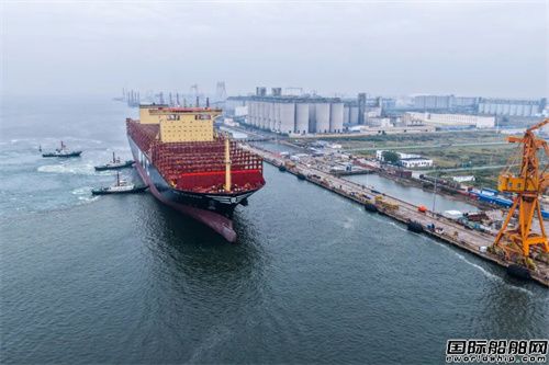 大船天津双燃料16000TEU集装箱船15号船试航凯旋