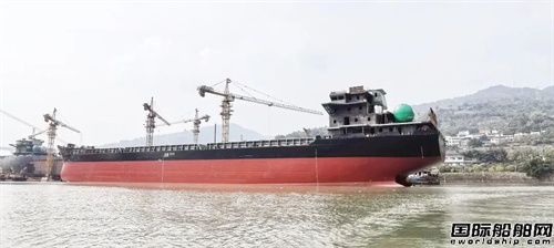 渝鑫船务建造西南最大江海直达散货船下水