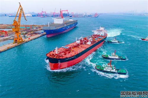 大船天津首制11.5万吨成品油船试航凯旋