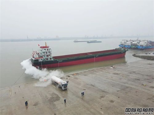 黄冈市首单LNG船舶加注在合创重工顺利完成