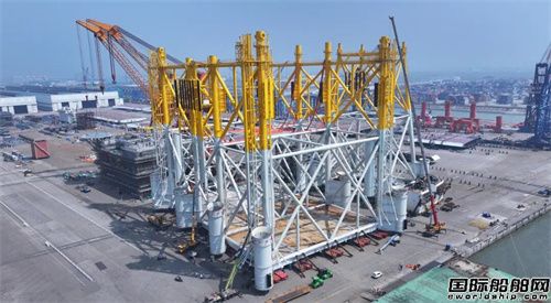 振华重装承建国内最大换流站导管架项目完成转运作业