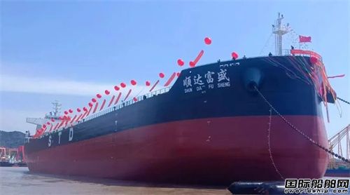 合兴船业承建54000吨散货船下水
