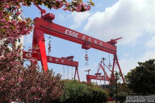 刷新国内纪录!沪东中华1600吨门式起重机启用,
