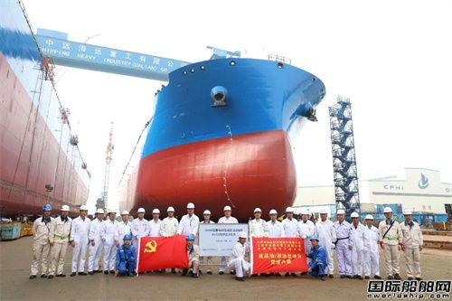 一船下水一船铺底！大连中远海运重工接连完成两大建造节点