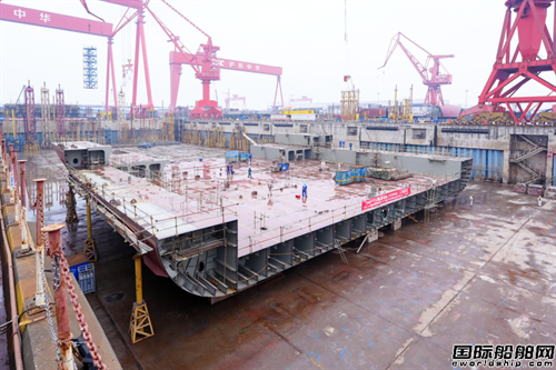 一船入坞一船出坞！沪东中华集装箱船建造捷报频传