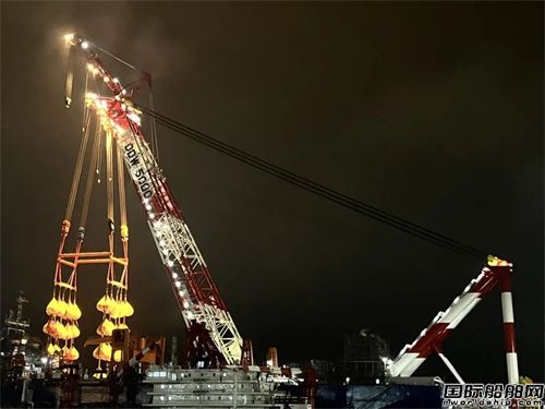 振华重工承建迪拜5000吨固定臂架式起重船完成吊重试验