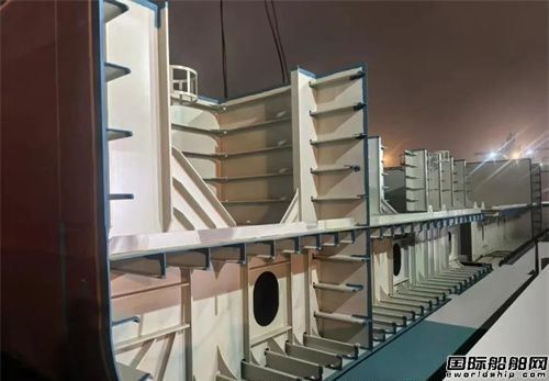华润大东为启东中远海运海工建造首批海工分段发运