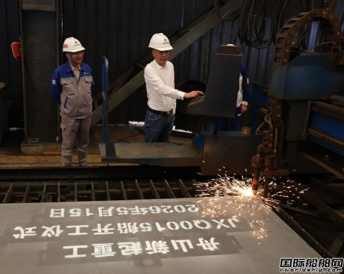 舟山新起重工第五艘13800吨油化船开工