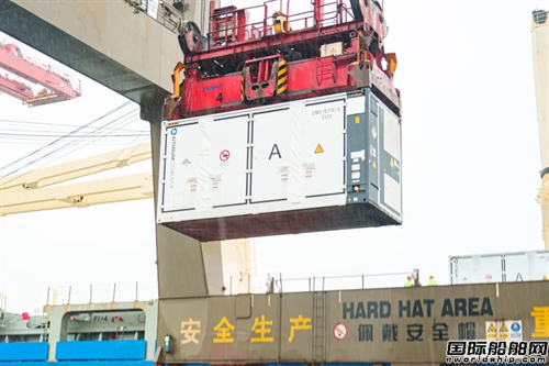 破两项纪录！中远海运护航“超级充电宝”组团出海