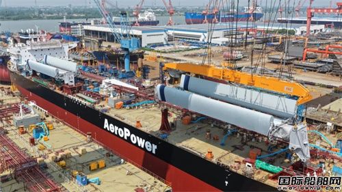 扬州中远海运重工承建油船完成首台套风翼安装