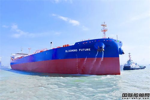 广船国际74500吨油化船2号船启程试航