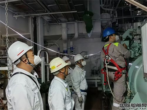 招商船舶青岛船厂8.2万吨散货船10号船完成发电机动车