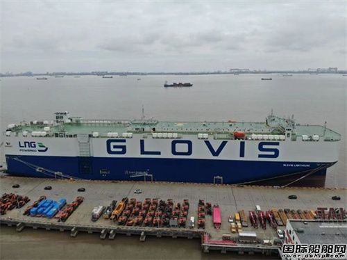 又一艘全球最大交付！外高桥造船首制海上“超级车库”启航