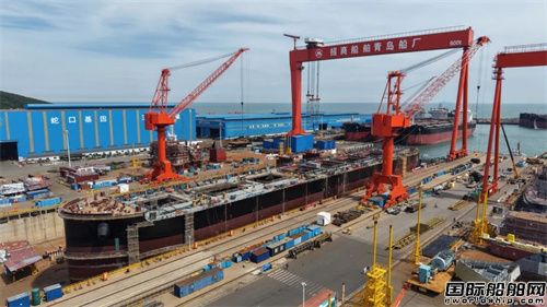 招商船舶青岛船厂8.2万吨散货船18号船主船体结构顺利贯通