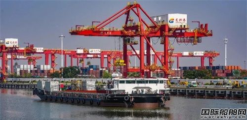 中国首艘出口纯电内河集装箱船完成试航