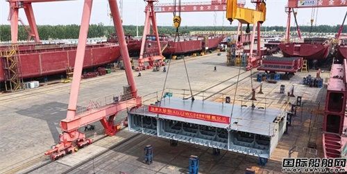 新能船业承建加拿大104英尺驳船首制船铺底