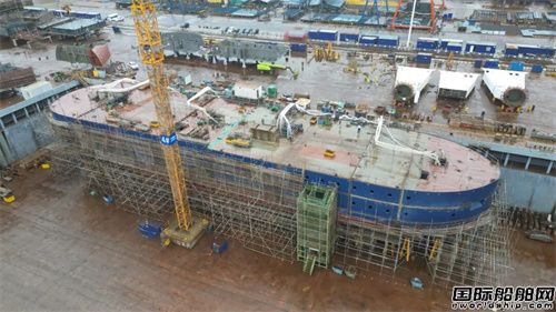 振华重工建造法国风电运维母船首制船完成主船体贯通