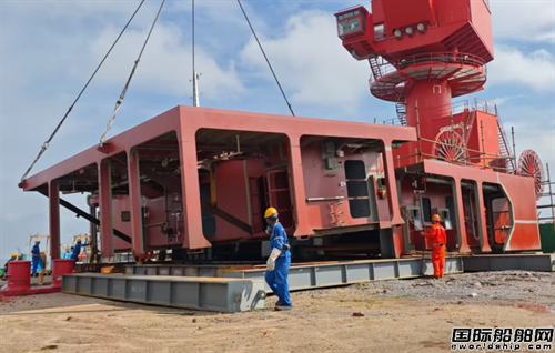 中船广西建造9200吨散杂货船1号船上建总组工作启动