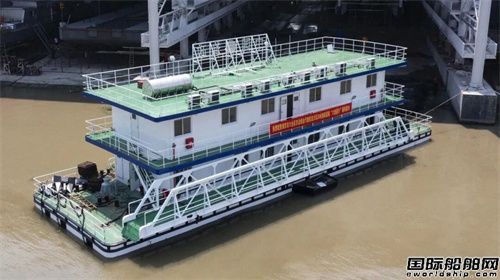 平湖华海造船承建30米渔政趸船下水