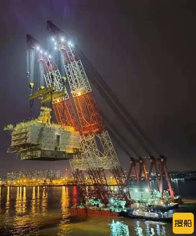 大连中远海运重工FPSO改装MV32完成生活区模块吊装