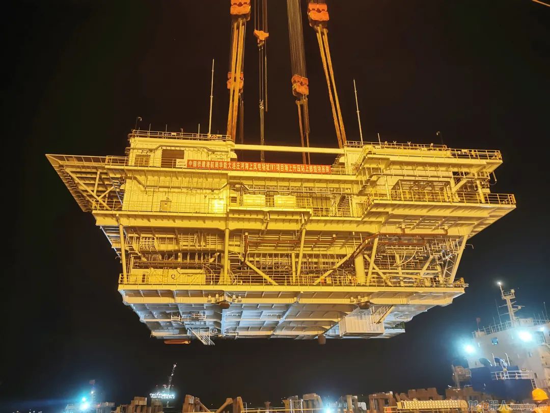 “新振浮7”轮成功吊装大连庄河IV-1项目海上升压站