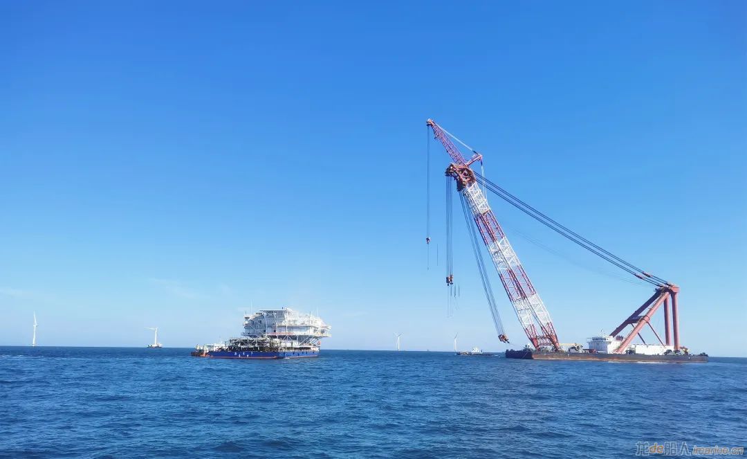 “新振浮7”轮成功吊装大连庄河IV-1项目海上升压站