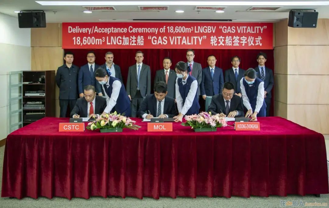中船贸易联合沪东中华交付一艘18600方LNG加注船